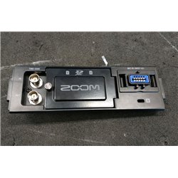 Rear panel with connectors for Zoom F4